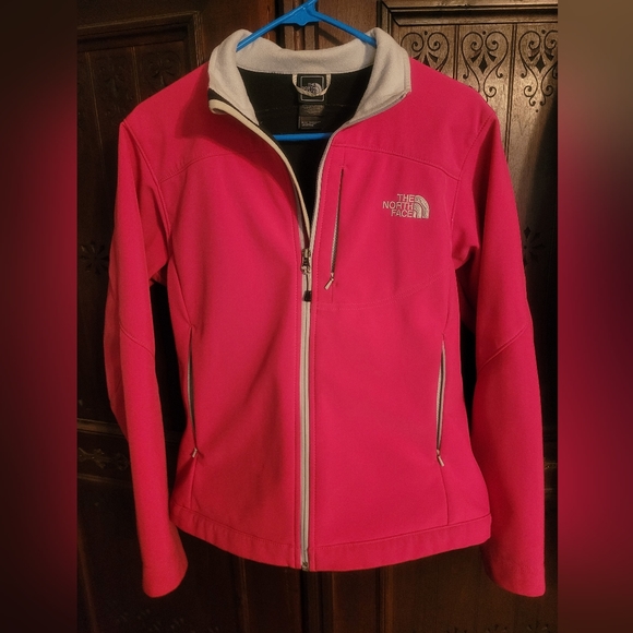 The North Face Jackets & Blazers - EUC woman's The North face jacket size M in hot pink